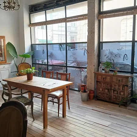 بوتيل Old Workshop, Monthly